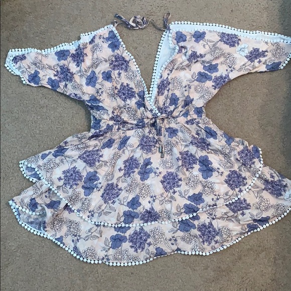 Selfie Leslie Dresses & Skirts - NWT Boutique Selfie Leslie Floral Cover-up - Sz L